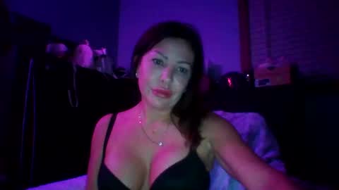 Snapshot of bodicas chatting on 10-31-25, 03:18 milf online show from 10-31-25, 03:18