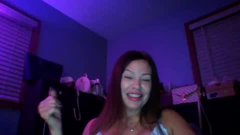 Snapshot of bodicas chatting on 11-20-25, 05:40 milf online show from 11-20-25, 05:40