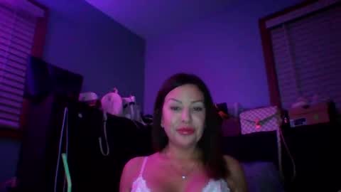 Snapshot of bodicas chatting on 11-27-25, 03:52 milf online show from 11-27-25, 03:52