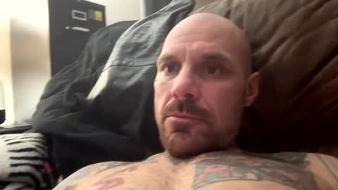 Snapshot of bodyart85_19 chatting on 12-23-24, 01:35 Bodyart85 19 online show from 12-23-24, 01:35