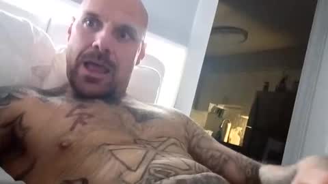 Snapshot of bodyart85_19 chatting on 10-30-25, 01:29 Bodyart85 19 online show from 10-30-25, 01:29