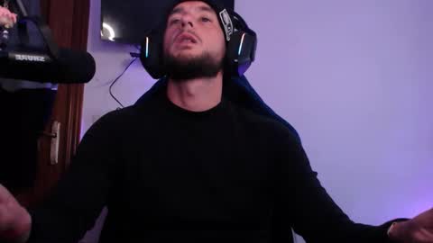 Snapshot of bodyking69 chatting on 01-27-25, 04:11 bodyking69 online show from 01-27-25, 04:11