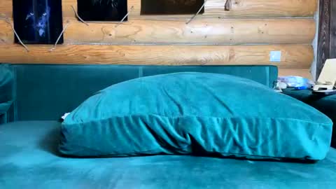 Nail and Olivia online show from 11-05-25, 10:59