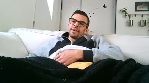 Snapshot of bomale89 chatting on 02-21-25, 12:28 bomale89 online show from 02-21-25, 12:28