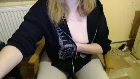 Snapshot of bonnie_fuck_clyde chatting on 01-15-25, 07:48 Bonnie Fuck Clydes online show from 01-15-25, 07:48