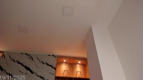 Bonnie Luxury online show from 11-19-25, 09:48