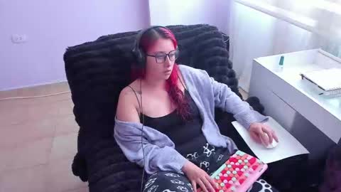 Bonnie Help me reach 500 likes online show from 10-08-25, 06:05