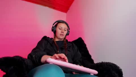 Bonnie Help me reach 500 likes online show from 01-17-26, 10:57