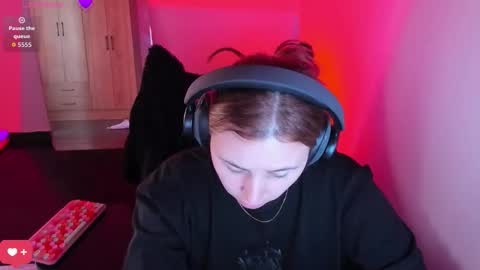 Bonnie Help me reach 500 likes online show from 03-05-26, 06:04