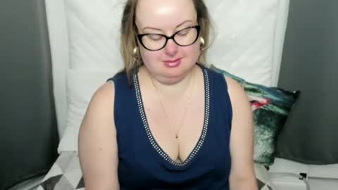 Bonnie online show from 11-26-25, 05:08