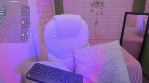 Snapshot of bonnieshyy chatting on 02-05-25, 07:53 Bonnie online show from 02-05-25, 07:53