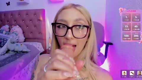 Snapshot of bonny_clyde_xx_ chatting on 06-11-26, 04:43 Soffy Brooks Independent model online show from 06-11-26, 04:43