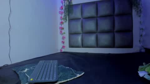 Snapshot of bonnyloo chatting on 05-19-26, 01:56 bonnyloo online show from 05-19-26, 01:56