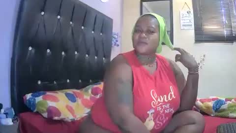 Snapshot of boobiliciousxxxl chatting on 12-12-24, 07:41 Bliss online show from 12-12-24, 07:41