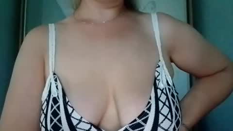 Snapshot of boobly_tits chatting on 07-01-26, 12:51 Alice online show from 07-01-26, 12:51