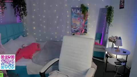 Snapshot of booozekirs_ chatting on 06-24-26, 02:54 Milena online show from 06-24-26, 02:54