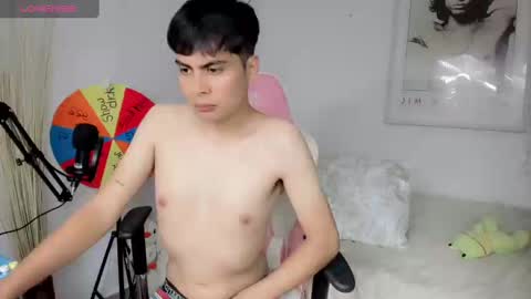 Snapshot of boy_andy__ chatting on 12-29-24, 10:25 Aaron online show from 12-29-24, 10:25