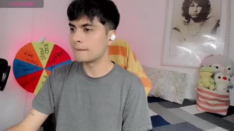 Snapshot of boy_andy__ chatting on 01-03-25, 12:33 Aaron online show from 01-03-25, 12:33