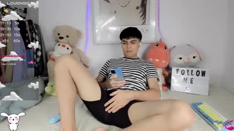 Snapshot of boy_andy__ chatting on 02-16-25, 06:21 Aaron online show from 02-16-25, 06:21