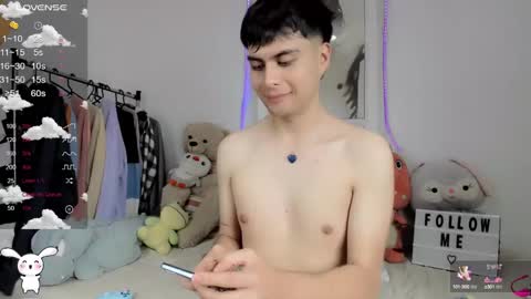 Snapshot of boy_andy__ chatting on 02-16-25, 09:27 Aaron online show from 02-16-25, 09:27