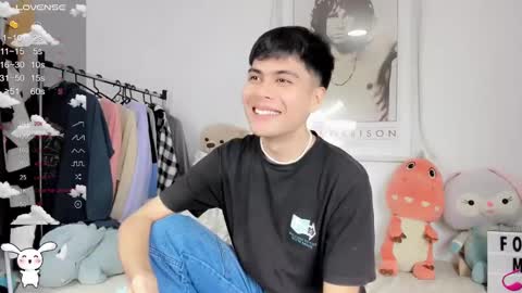 Snapshot of boy_andy__ chatting on 02-20-25, 06:35 Aaron online show from 02-20-25, 06:35