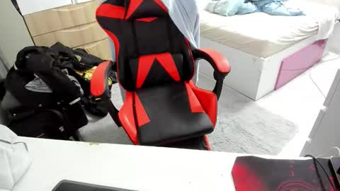 boy_boy22 online show from 12-14-25, 11:53