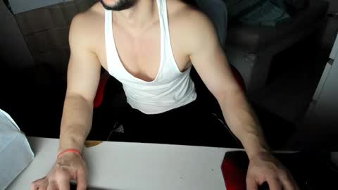 boy_boy22 online show from 12-19-25, 08:05