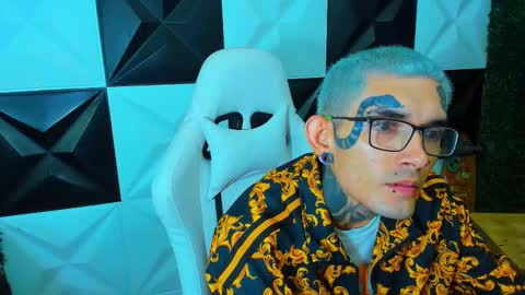 boy_tatto77 online show from 12-20-25, 06:37