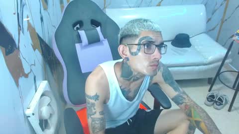 boy_tatto77 online show from 01-15-26, 06:33