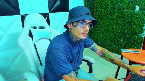 boy_tatto77 online show from 01-16-26, 05:39