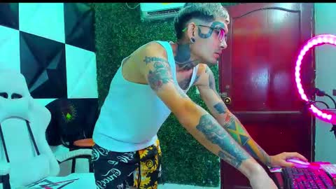 boy_tatto77 online show from 03-10-26, 01:05