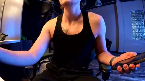 Snapshot of boybarber chatting on 12-21-25, 03:57 boybarber online show from 12-21-25, 03:57