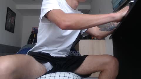 Felipe  online show from 11-27-25, 05:15