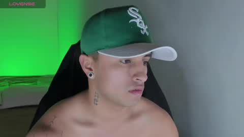 Snapshot of boylatin_777 chatting on 05-10-26, 10:26 miguel online show from 05-10-26, 10:26