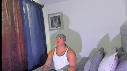 Snapshot of boys_blackandwhite chatting on 11-30-25, 09:41 boys_blackandwhite online show from 11-30-25, 09:41