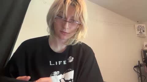 Snapshot of boywithbug chatting on 06-03-26, 05:18 boywithbug online show from 06-03-26, 05:18
