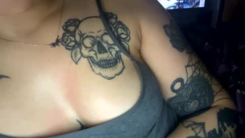 Snapshot of bpdqueen1989 chatting on 10-28-25, 09:24 bpdqueen1989 online show from 10-28-25, 09:24