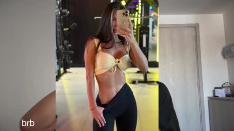 Snapshot of brabuss_ chatting on 02-21-26, 02:56 Lana online show from 02-21-26, 02:56