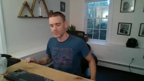 Snapshot of bradbronton chatting on 10-24-25, 11:28 BradBronton online show from 10-24-25, 11:28