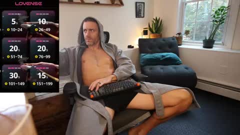 Snapshot of bradbronton chatting on 11-05-25, 01:22 BradBronton online show from 11-05-25, 01:22