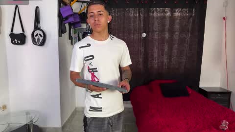 Snapshot of bradley_strong_ chatting on 02-05-26, 09:19 Bradley Strong online show from 02-05-26, 09:19