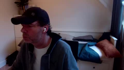 Snapshot of bram1944972145 chatting on 12-09-24, 01:45 Bram online show from 12-09-24, 01:45