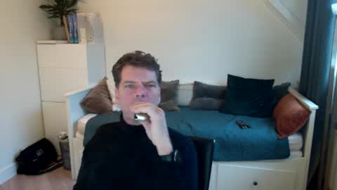 Snapshot of bram1944972145 chatting on 12-13-24, 10:41 Bram online show from 12-13-24, 10:41