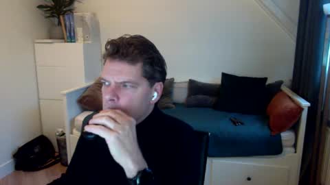 Snapshot of bram1944972145 chatting on 12-13-24, 02:16 Bram online show from 12-13-24, 02:16