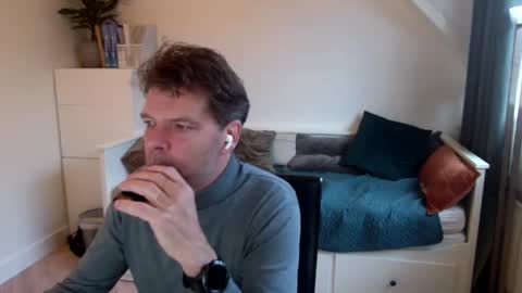 Snapshot of bram1944972145 chatting on 12-20-24, 09:00 Bram online show from 12-20-24, 09:00