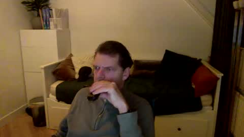 Snapshot of bram1944972145 chatting on 12-23-24, 04:06 Bram online show from 12-23-24, 04:06