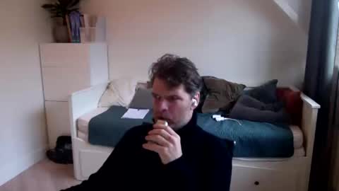 Snapshot of bram1944972145 chatting on 01-10-25, 10:17 Bram online show from 01-10-25, 10:17