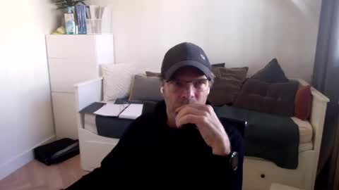 Snapshot of bram1944972145 chatting on 02-06-25, 11:32 Bram online show from 02-06-25, 11:32