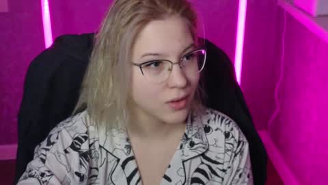 Belle  online show from 01-22-25, 02:37