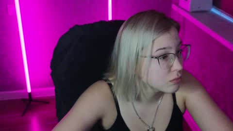 Belle  online show from 02-01-25, 02:47